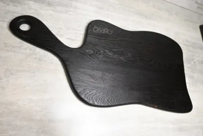 Большая чёрная доска с ручкой, обожжённый дуб 60×30 см от мастерской DIVIRO